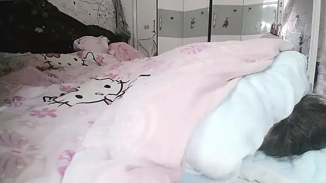 Snapshot of hebe-02 chatting on 28, 11, 2025 hebe-02 online show from 28, 11, 2025