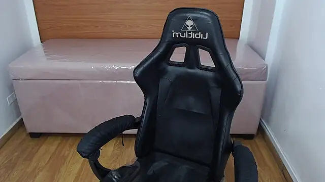 Snapshot of catalina25_t chatting on 29, 10, 2025 catalina25 t online show from 29, 10, 2025