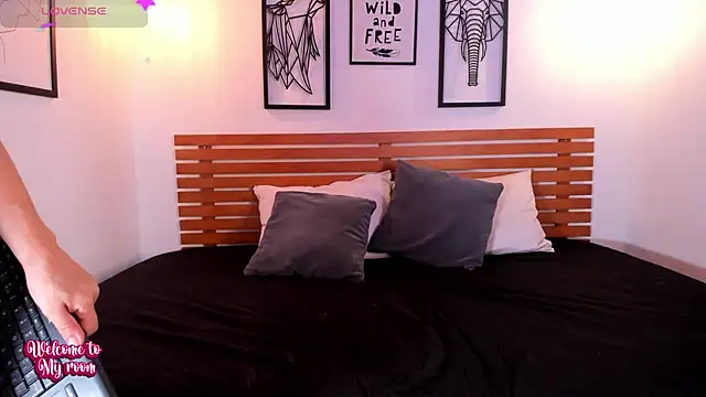 AbellaFox  online show from 28, 9, 2025