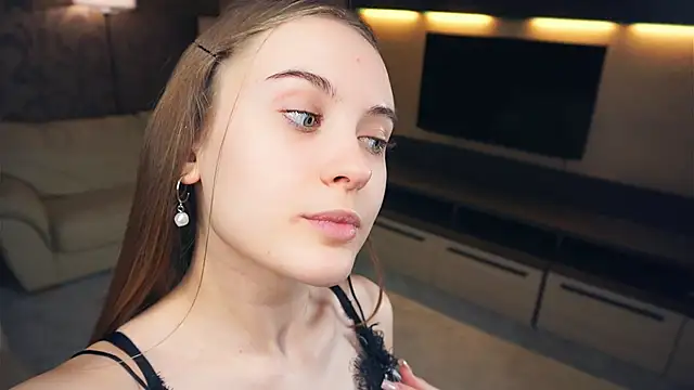 Snapshot of QuennaCoote chatting on 6, 3, 2025 QuennaCoote online show from 6, 3, 2025