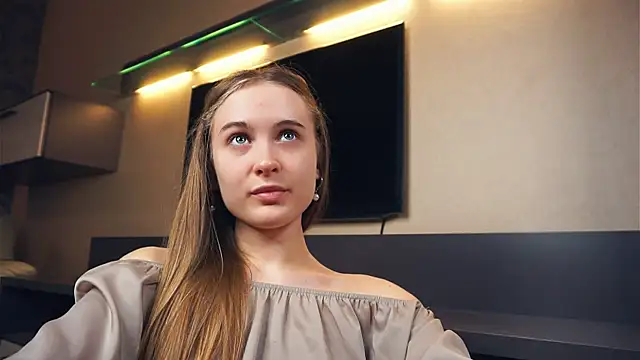 Snapshot of QuennaCoote chatting on 6, 3, 2025 QuennaCoote online show from 6, 3, 2025