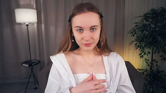 Snapshot of QuennaCoote chatting on 18, 3, 2025 QuennaCoote online show from 18, 3, 2025