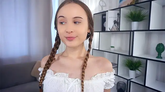 Snapshot of QuennaCoote chatting on 17, 9, 2025 QuennaCoote online show from 17, 9, 2025