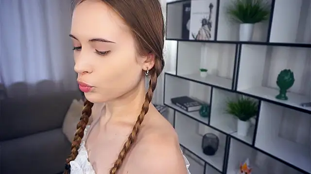 Snapshot of QuennaCoote chatting on 15, 10, 2025 QuennaCoote online show from 15, 10, 2025