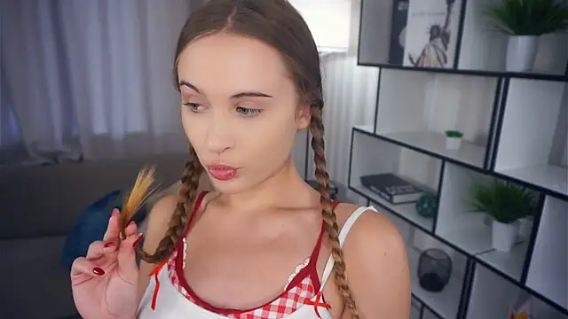 Snapshot of QuennaCoote chatting on 31, 10, 2025 QuennaCoote online show from 31, 10, 2025