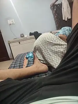 Snapshot of indian_couple4 chatting on 29, 10, 2025 indian couple4 online show from 29, 10, 2025