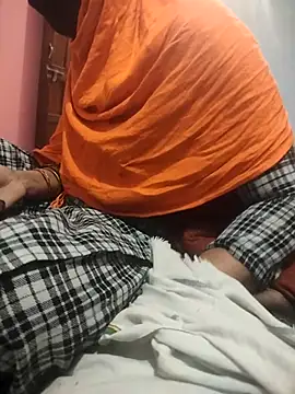 Snapshot of indian_couple4 chatting on 14, 11, 2025 indian couple4 online show from 14, 11, 2025