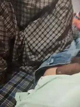 Snapshot of indian_couple4 chatting on 25, 11, 2025 indian couple4 online show from 25, 11, 2025