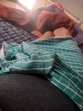 Snapshot of indian_couple4 chatting on 27, 11, 2025 indian couple4 online show from 27, 11, 2025