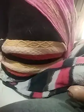 Snapshot of indian_couple4 chatting on 17, 12, 2025 indian couple4 online show from 17, 12, 2025