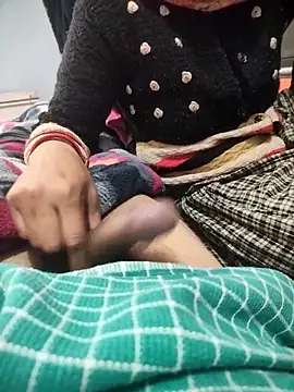 Snapshot of indian_couple4 chatting on 23, 12, 2025 indian couple4 online show from 23, 12, 2025