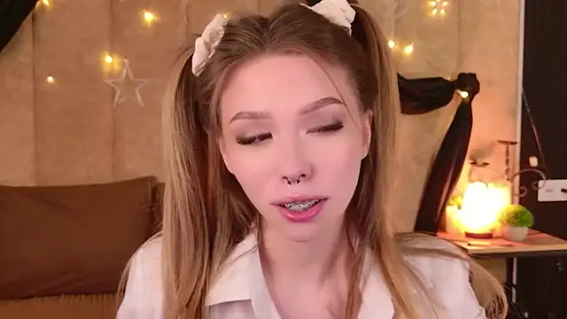 Sierra Fane online show from 27, 4, 2026