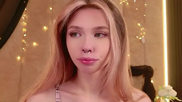 Snapshot of Sierra_Fane chatting on 14, 6, 2026 Sierra Fane online show from 14, 6, 2026