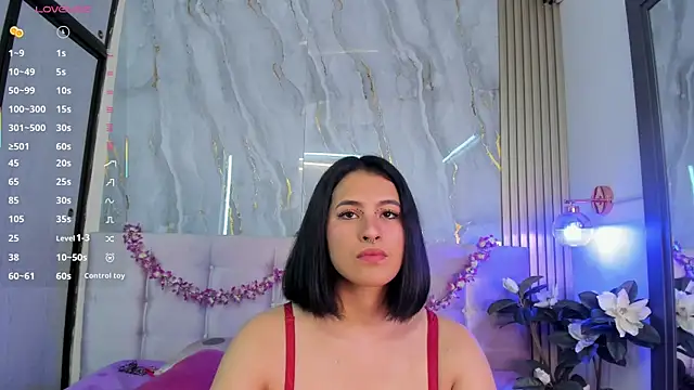 SalomeeHills online show from 25, 4, 2026