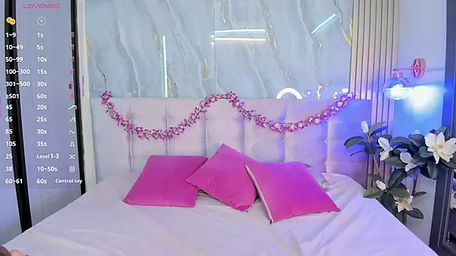 SalomeeHills online show from 9, 6, 2026
