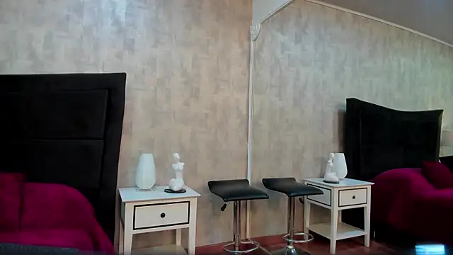 NahomyCarther online show from 5, 4, 2026