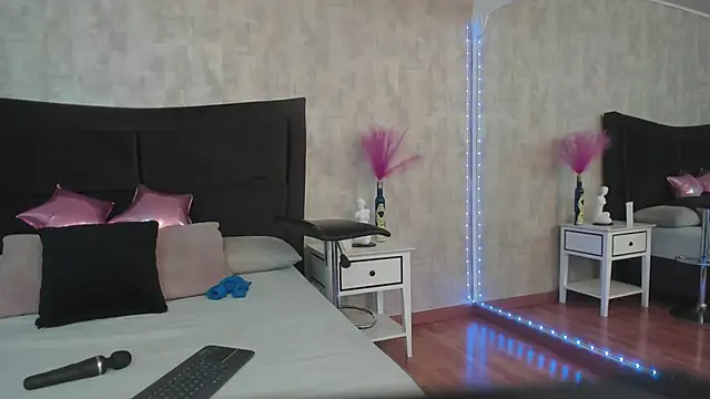 NahomyCarther online show from 25, 4, 2026