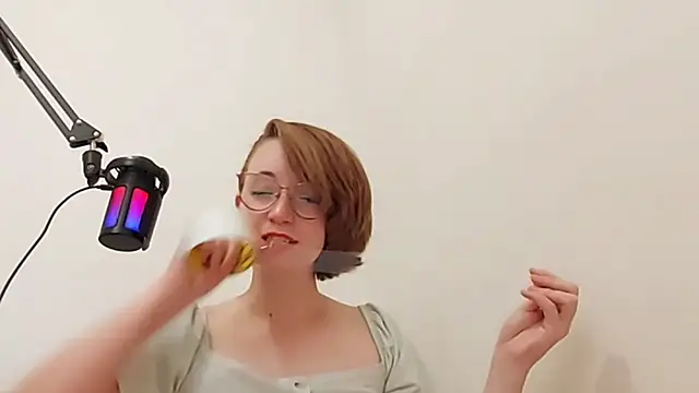 Elise Nyx online show from 6, 10, 2025