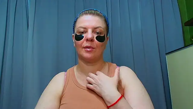Snapshot of VeronikawGold chatting on 7, 5, 2026 VeronikawGold online show from 7, 5, 2026