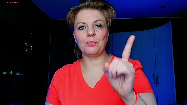 Snapshot of VeronikawGold chatting on 8, 5, 2026 VeronikawGold online show from 8, 5, 2026