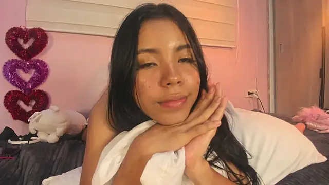 Snapshot of emily_sweett24 chatting on 5, 3, 2025 emily sweett24 online show from 5, 3, 2025