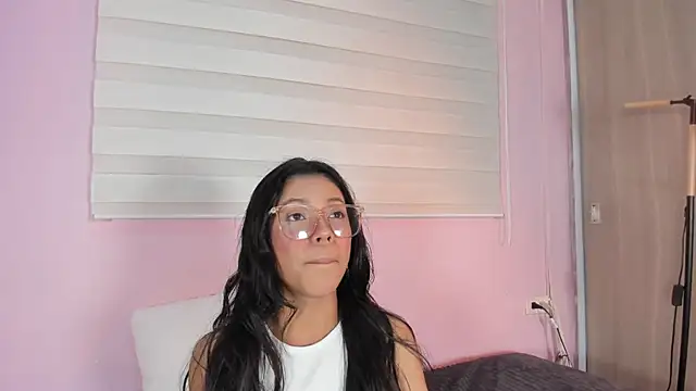 Snapshot of emily_sweett24 chatting on 15, 3, 2025 emily sweett24 online show from 15, 3, 2025