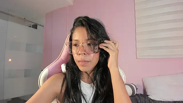 Snapshot of emily_sweett24 chatting on 15, 3, 2025 emily sweett24 online show from 15, 3, 2025