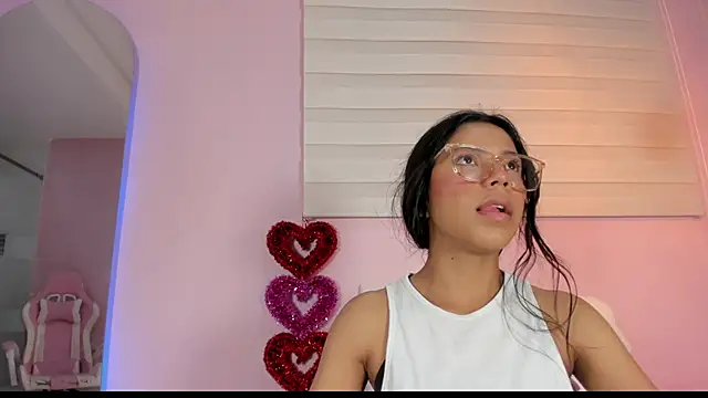 Snapshot of emily_sweett24 chatting on 18, 3, 2025 emily sweett24 online show from 18, 3, 2025