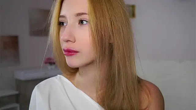 SunnivaCovil online show from 3, 12, 2025