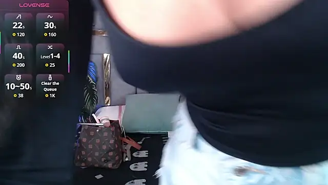 Snapshot of Tyla_Ks chatting on 23, 10, 2025 Tyla Ks online show from 23, 10, 2025