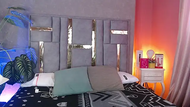 Snapshot of Tyla_Ks chatting on 12, 11, 2025 Tyla Ks online show from 12, 11, 2025