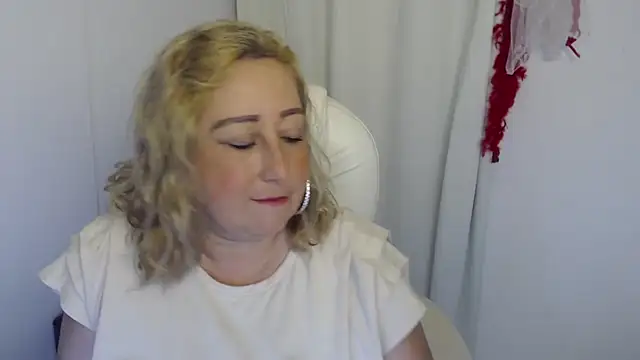 Snapshot of Mature_2025 chatting on 15, 11, 2025 Mature 2025 online show from 15, 11, 2025