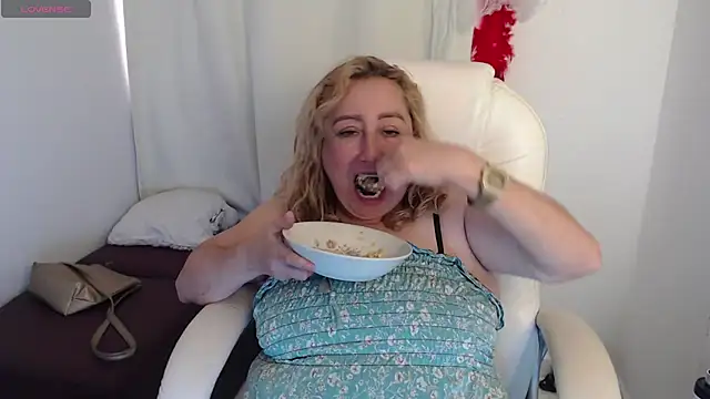 Snapshot of Mature_2025 chatting on 26, 11, 2025 Mature 2025 online show from 26, 11, 2025