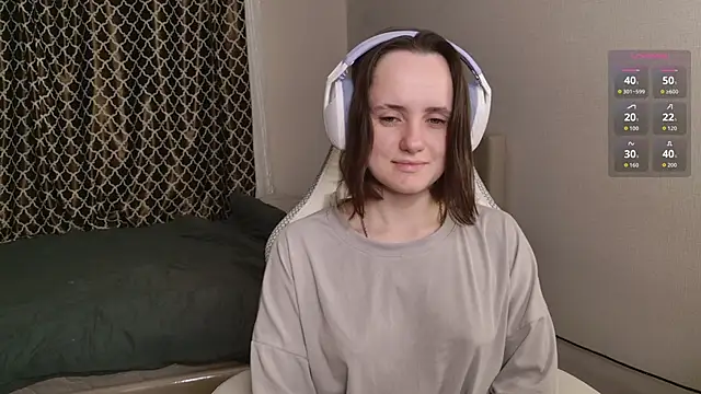 Luna Loveee online show from 4, 10, 2025