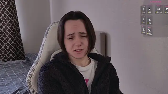 Luna Loveee online show from 23, 4, 2026