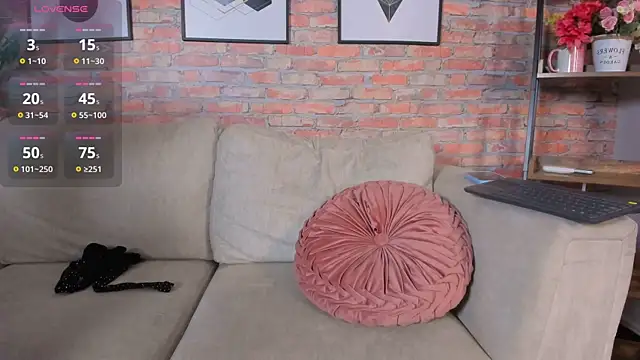 Lucia Brown  online show from 2, 10, 2025