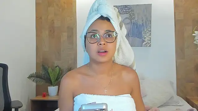 Lucia Brown  online show from 23, 4, 2026