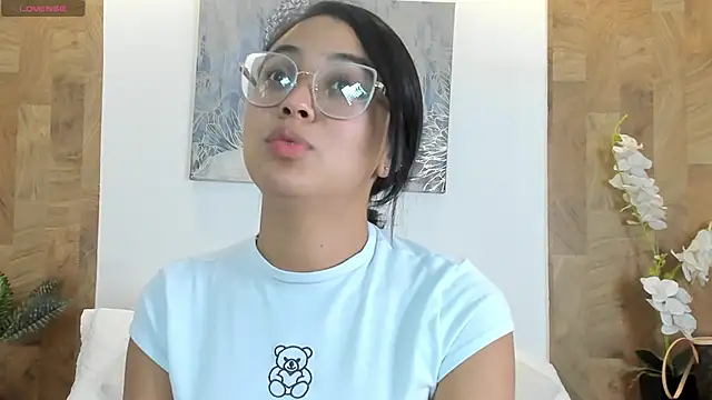 Snapshot of Lucia_Brown_ chatting on 3, 6, 2026 Lucia Brown online show from 3, 6, 2026