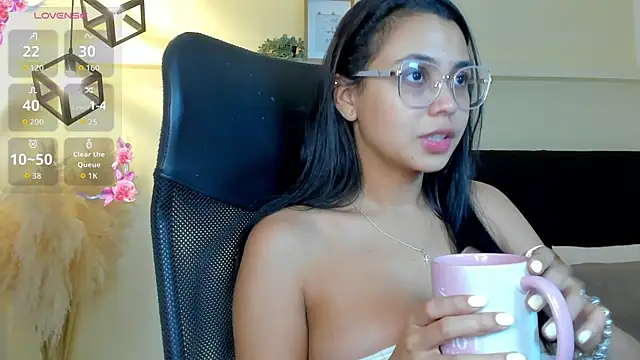 Snapshot of Lucia_Brown_ chatting on 13, 6, 2026 Lucia Brown online show from 13, 6, 2026