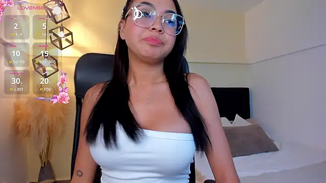 Lucia Brown  online show from 18, 6, 2026