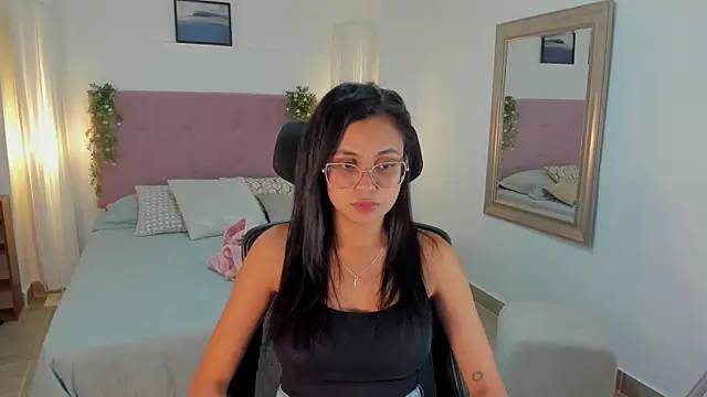 Lucia Brown  online show from 31, 7, 2026