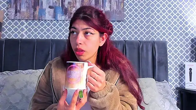 Cassie bloom online show from 26, 2, 2025