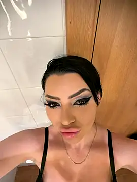 Snapshot of Mia_Splash chatting on 28, 11, 2025 Mia Splash online show from 28, 11, 2025