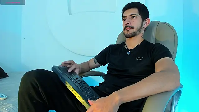 Snapshot of AlejandroStormm chatting on 27, 3, 2026 AlejandroStormm online show from 27, 3, 2026