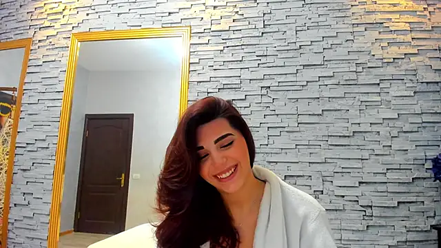 Bella Posh online show from 26, 2, 2025