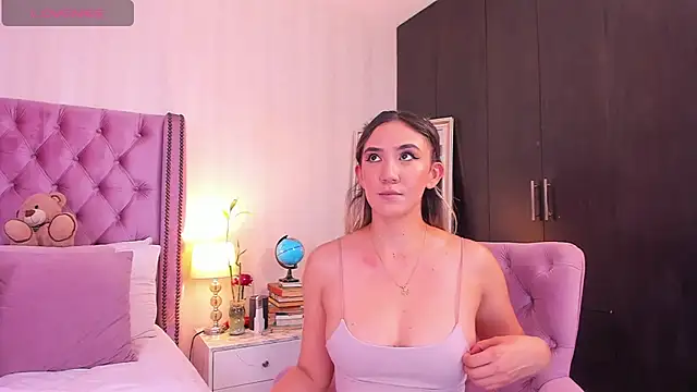 natashaleightt online show from 1, 3, 2025