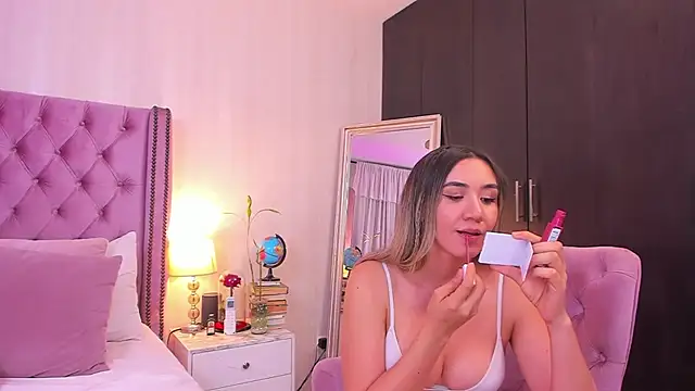 natashaleightt online show from 5, 3, 2025