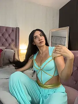 natashaleightt online show from 9, 10, 2025