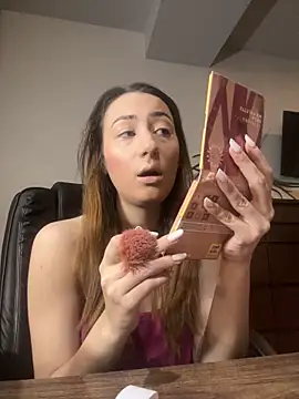 Snapshot of IsoldeBlis chatting on 27, 11, 2025 IsoldeBlis online show from 27, 11, 2025