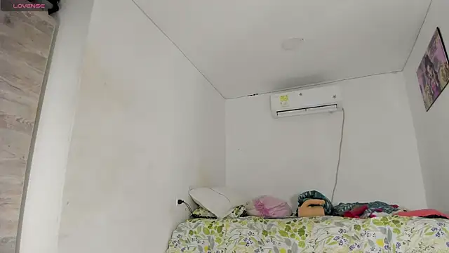 Snapshot of flor_herrera01 chatting on 19, 9, 2025 flor herrera01 online show from 19, 9, 2025